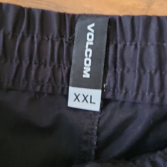 Volcom men's XXL drawstring waist black shorts - Picture 3 of 6